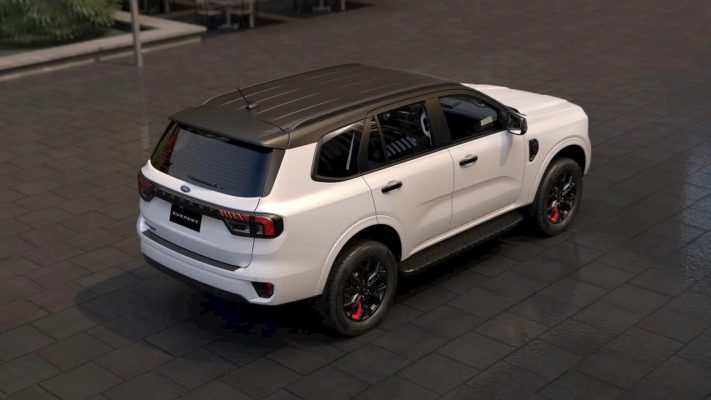 Nốc xe sơn đen tạo điểm nhấn cho Ford Everest SE 2025